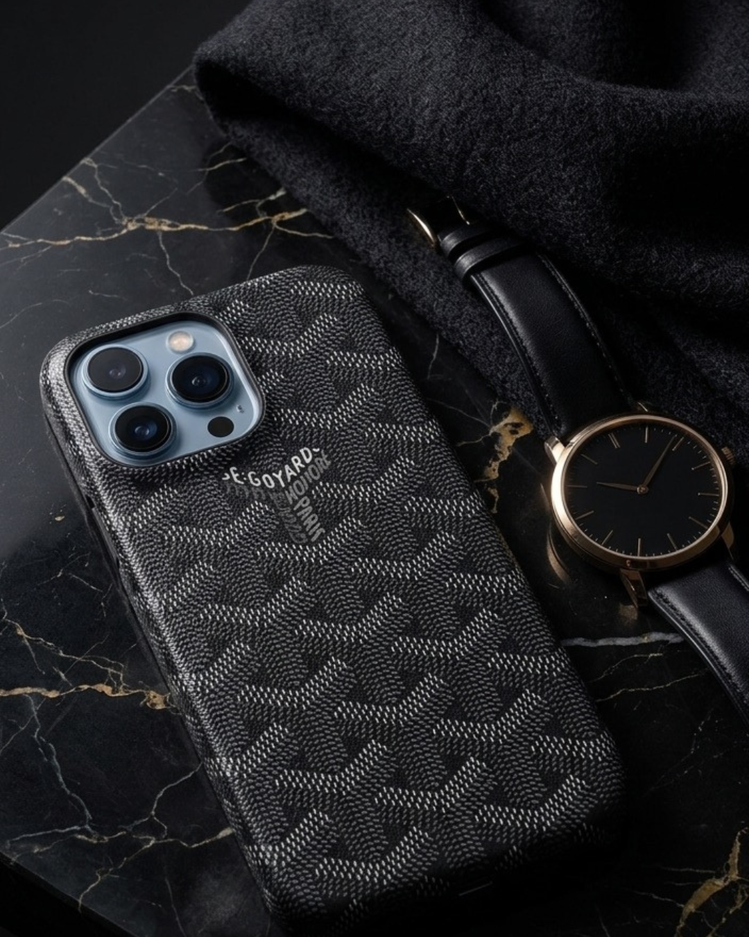 Cover iPhone Chevron Monogram – 🖤 Noir Black
