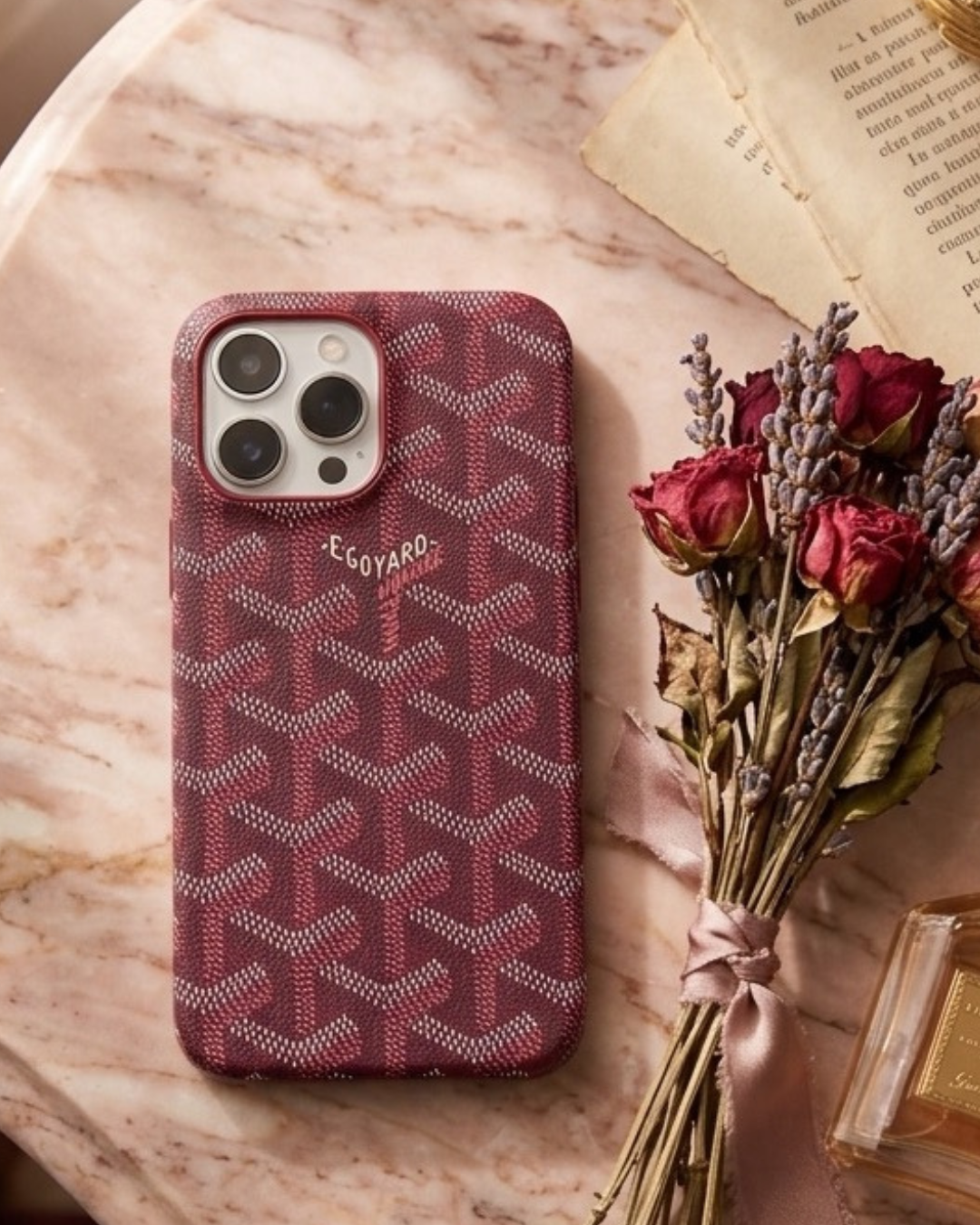 Cover iPhone Chevron Monogram –🍷 Burgundy Rose