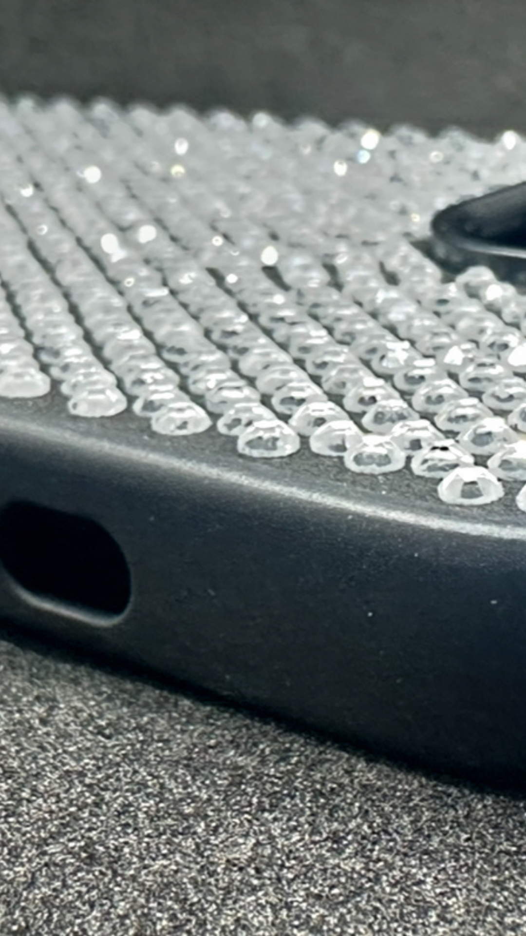 Cover iPhone con Brillantini Fissi – Effetto Cristallo Glitter Iconica