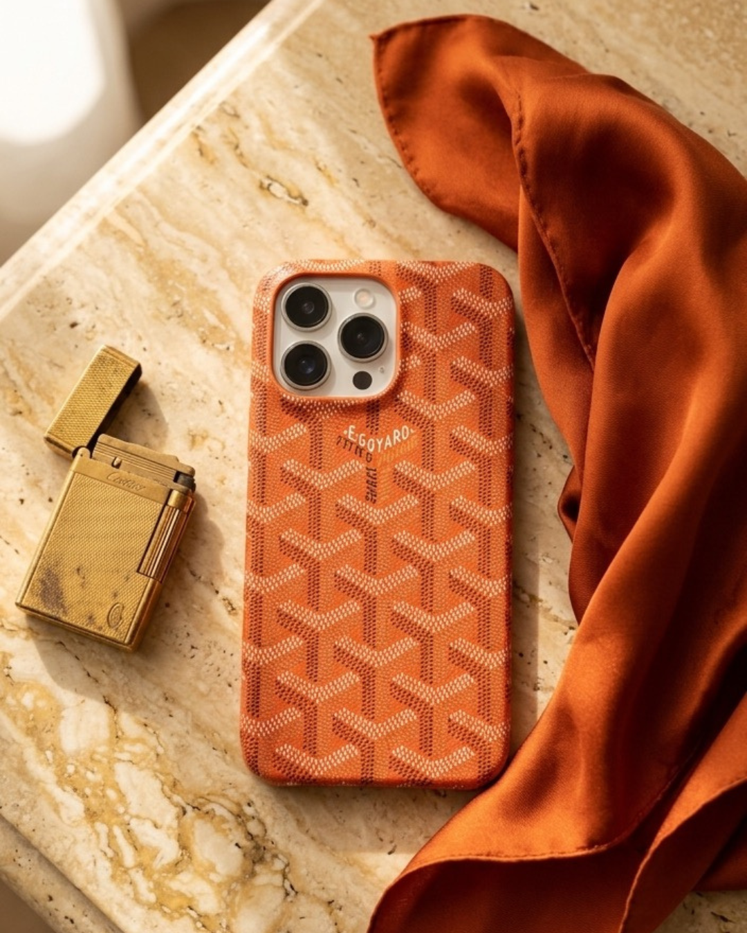 Cover iPhone Chevron Monogram –  🧡 Orange